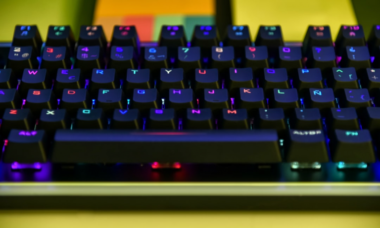 ¿Cómo elegir un buen teclado gamer? mrtecshop https://mrtecshop.com https://mrtecshop.com/como-elegir-un-buen-teclado-gamer/